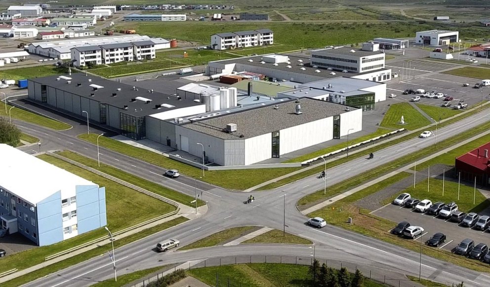 Séð yfir nýja miðbæinn á Sauðárkróki og hluta athafnasvæðis KS. MYND: JAP / HINIR SÖMU