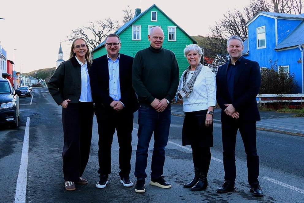 Úthlutunarnefndin á Aðalgötunni á Króknum en meðal þess sem ákveðið var að leggja til styrk var hugmyndiasamkeppni um uppbyggingu í gamla bænum á Króknum. Á myndinni eru frá vinstri; Álfhildur, Friðbjörn, Einar, Herdís og Sigfús. MYNDIR: ÓAB