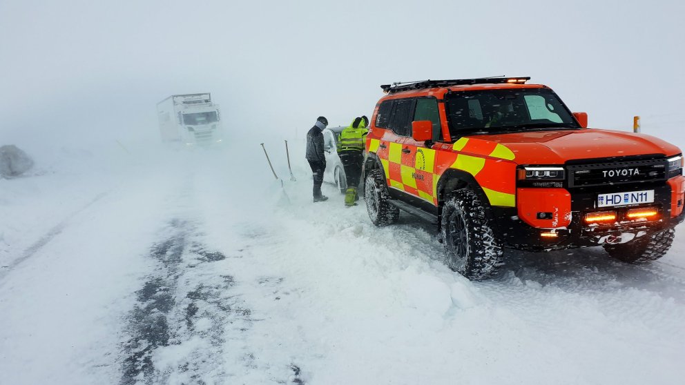 Aðstæður á Holtavörðuheiði voru erfiðar í lok síðustu viku þegar þessi mynd var tekin. Ekki var ástandið skárra í gær. MYNDIR FRÁ LANDSBJÖRG