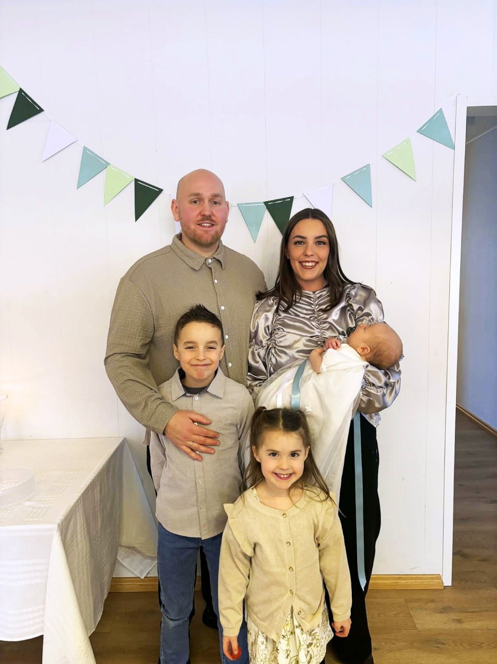 Birgir Knútur og Hugrún Líf með börnin. AÐSEND MYND