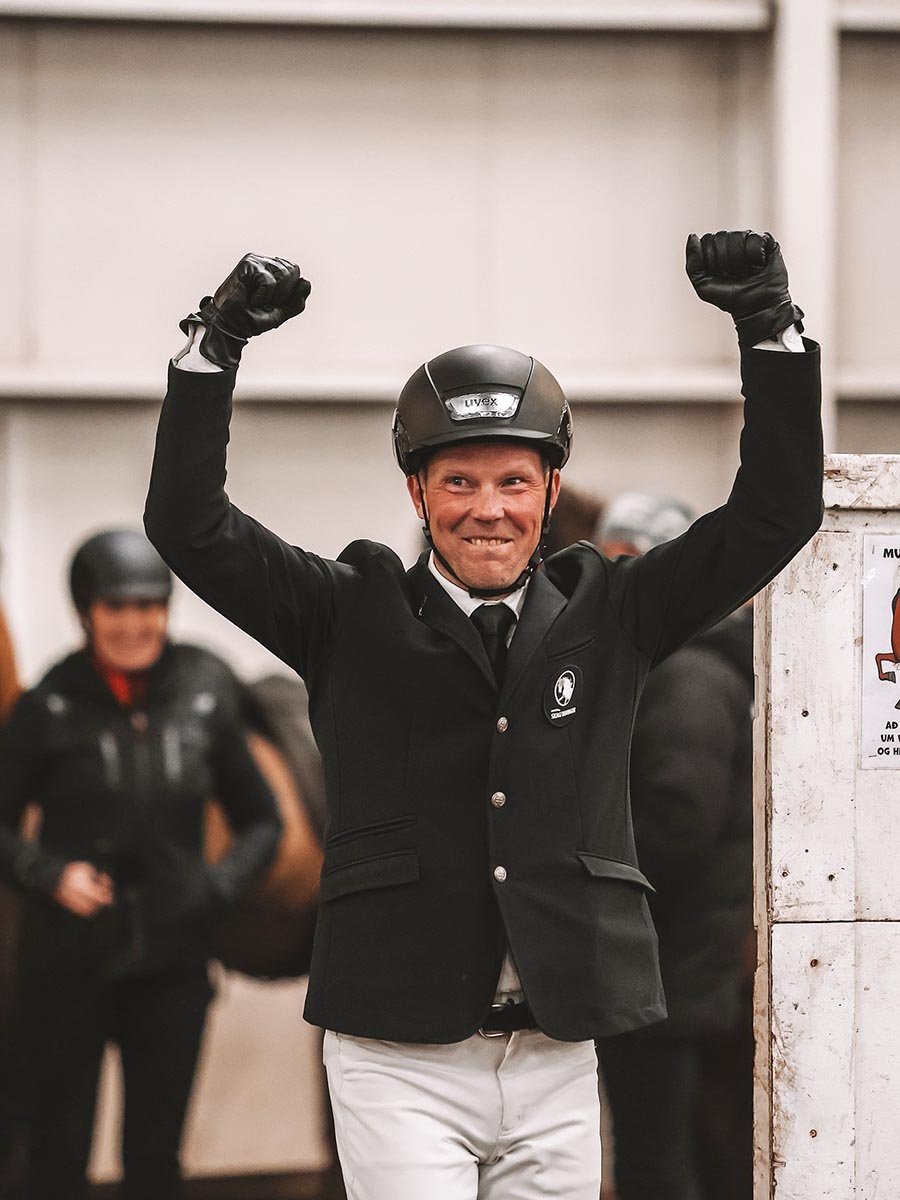 Þórarinn Eymundsson vígreifur að lokinni keppni en hann bar sigur úr býtum í einstaklingskeppni Meistaradeildar KS auk þess sem hann fór fyrir liði Hrímnis/Hestakletts sem sigraði í liðakeppninni. MYNDIR: FREYDÍS BERGS