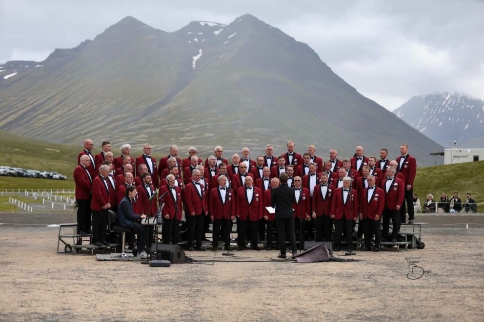 Karlakórinn Heimir söng við setningu landsmóts á Hólum. Mynd: Freydís Bergs.