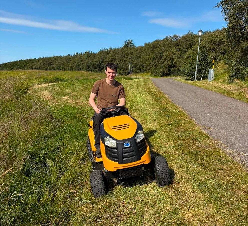 Vignir Þorbergsson að gera fínt fyrir Hólahátíð. Mynd: Gísli Gunnarsson.