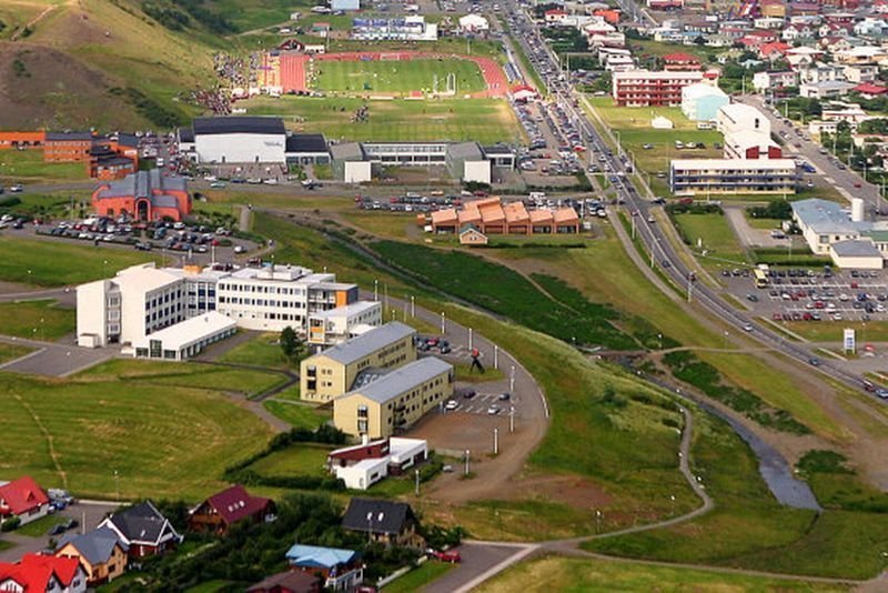Séð yfir Sauðárkrók, Heilbrigðistofnunin neðst til vinstri. Mynd: Pétur Ingi