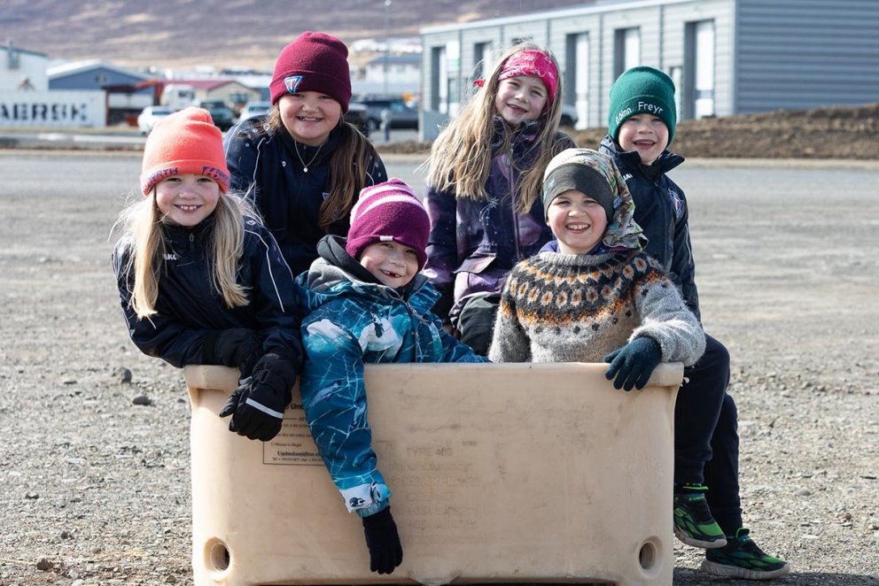 Knattspyrnuiðkendur – hressir og kátir við tiltektina. MYNDIR: DAVÍÐ MÁR