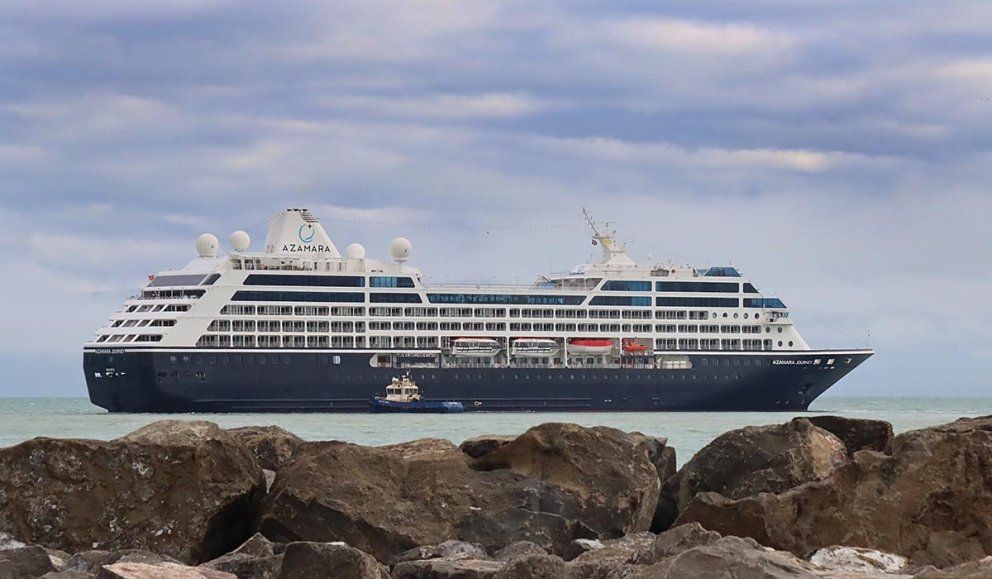 Bakkað í höfn. MYND: ÓAB