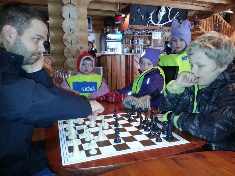 Skákin kynnt fyrir nemendum