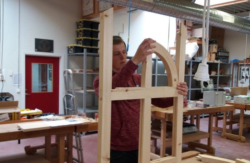 Í keppninni þurfa smíðakeppendur að útbúa glugga sem krefst mikillar færni smiðsins. Mynd: Atli Már