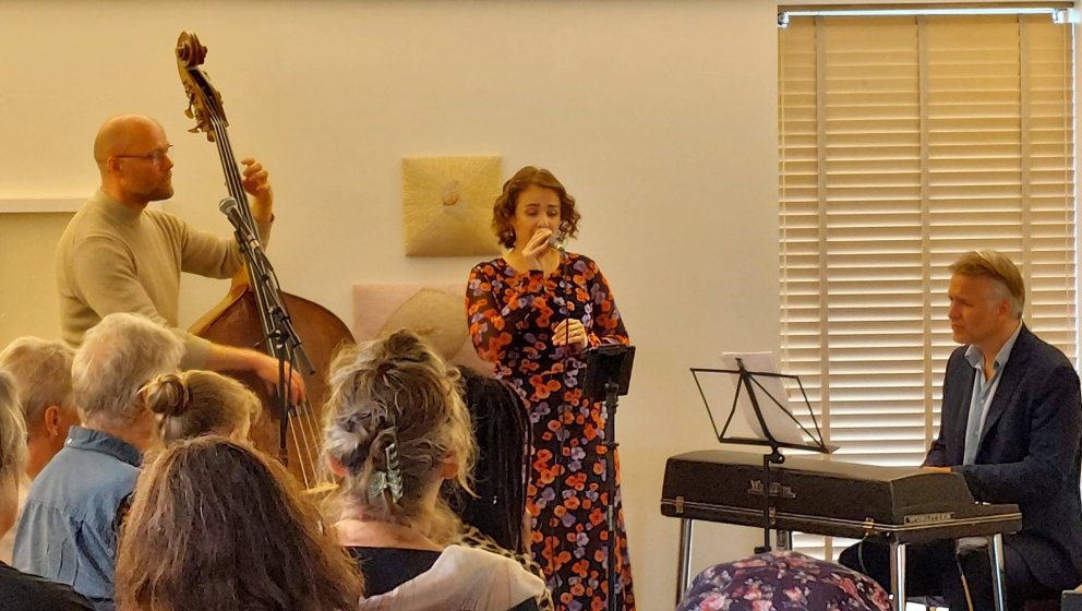2.	Haraldur (Halli Jazz), Rebekka Blöndal, söngkona og Daði Birgisson spilar á píanó. Mynd aðsend