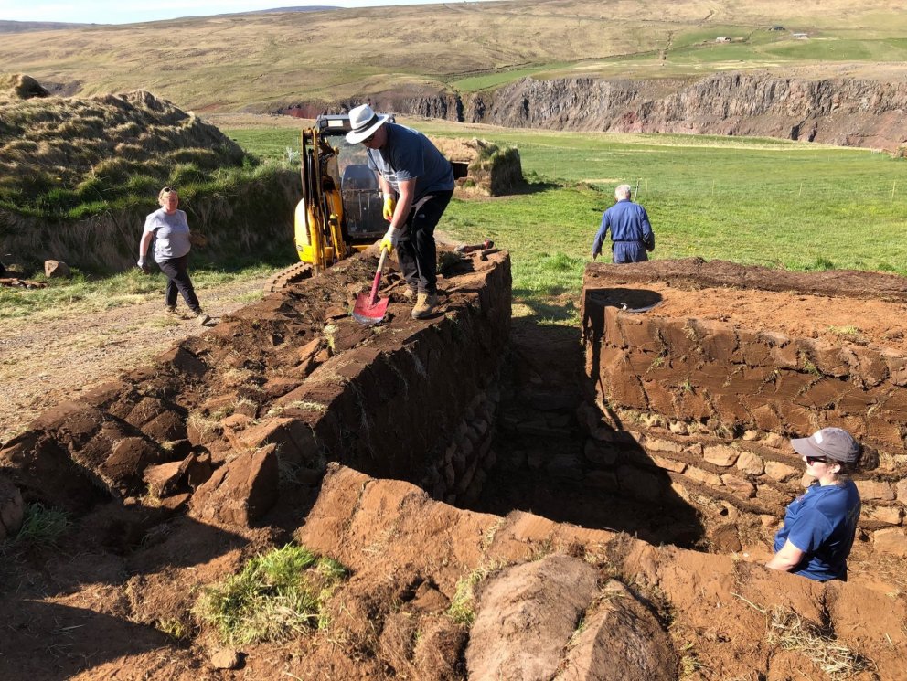 Frá námskeiðinu á Tyrfingsstöðum. Mynd: Fornverkaskólinn.
