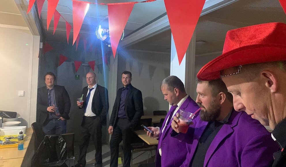 Kátir gangnamenn við vígslu nýja skálans. MYNDIR: JÓN GÍSLASON