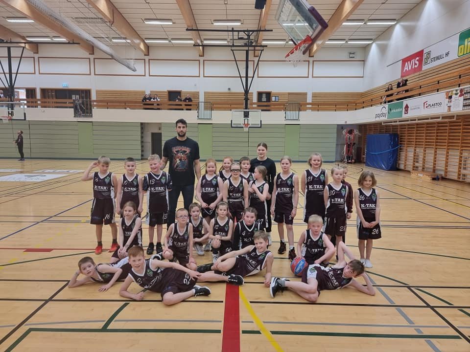 Hluti af Tindastólskeppendum sem sprikkluðu í Síkinu um helgina. MYND: HELGI FREYR MARGEIRSSON.