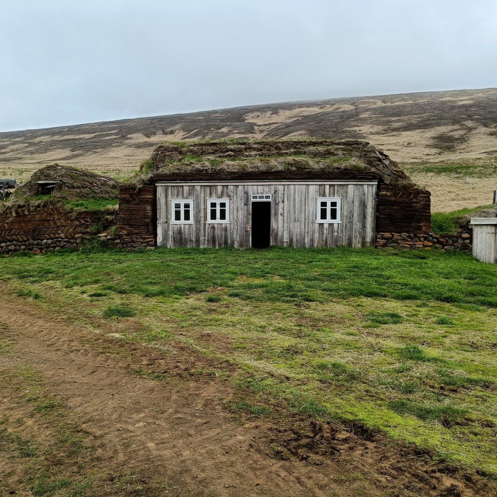 MYND AF FACEBOOKSÍÐU FORNVERKASKÓLANS