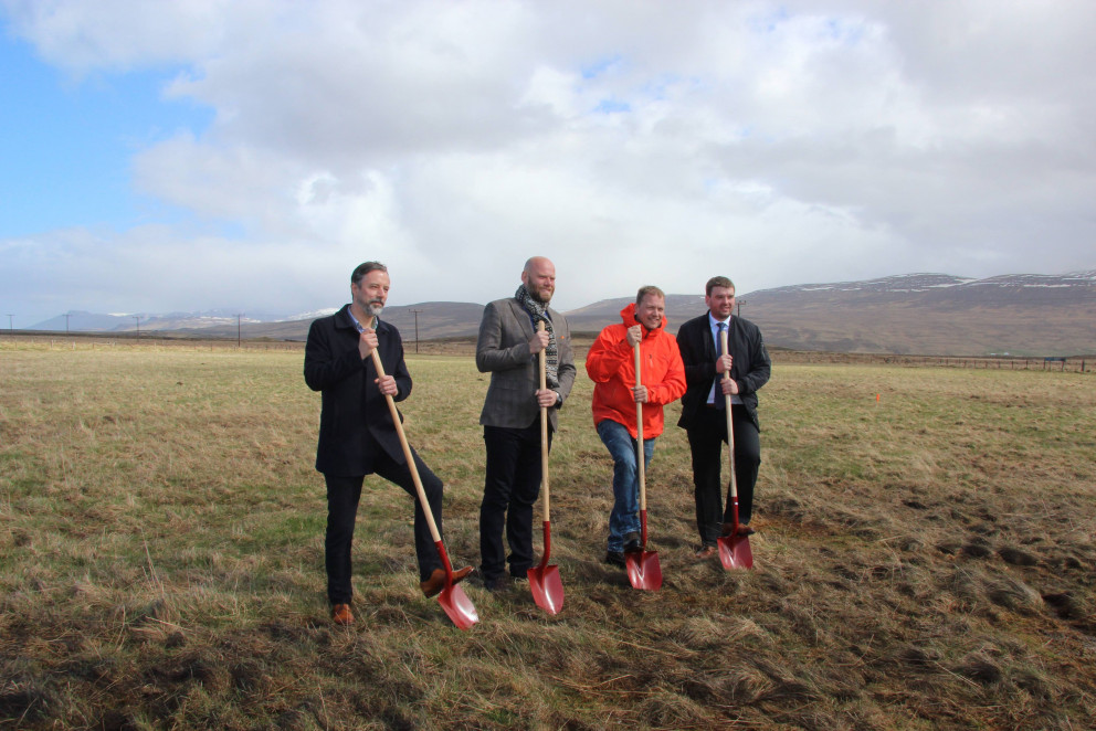 Fyrsta skóflustungan. Mynd: Fríða Eyjólfsdóttir.