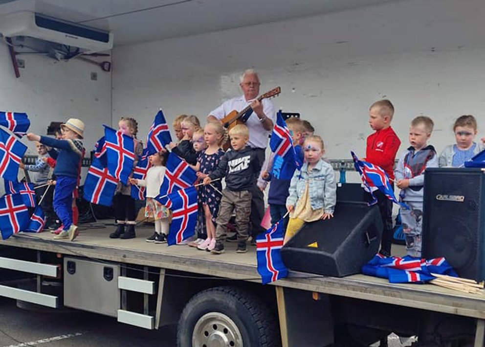 Leikskólabörn á Blönduósi tóku lagið. MYNDIR FRÁ HÚNABYGGÐ OG ÓAB