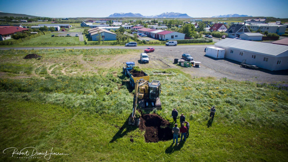 Fyrsta skóflustungan. Mynd: Róbert Daníel Jónsson