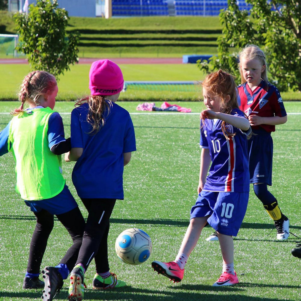 Fótbolti og aftur fótbolti. MYNDIR: JÓI SIGMARS