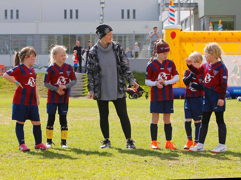 Tindastólsstúlkur gera sig klárar fyrir upphitun.  MYND: ÓAB