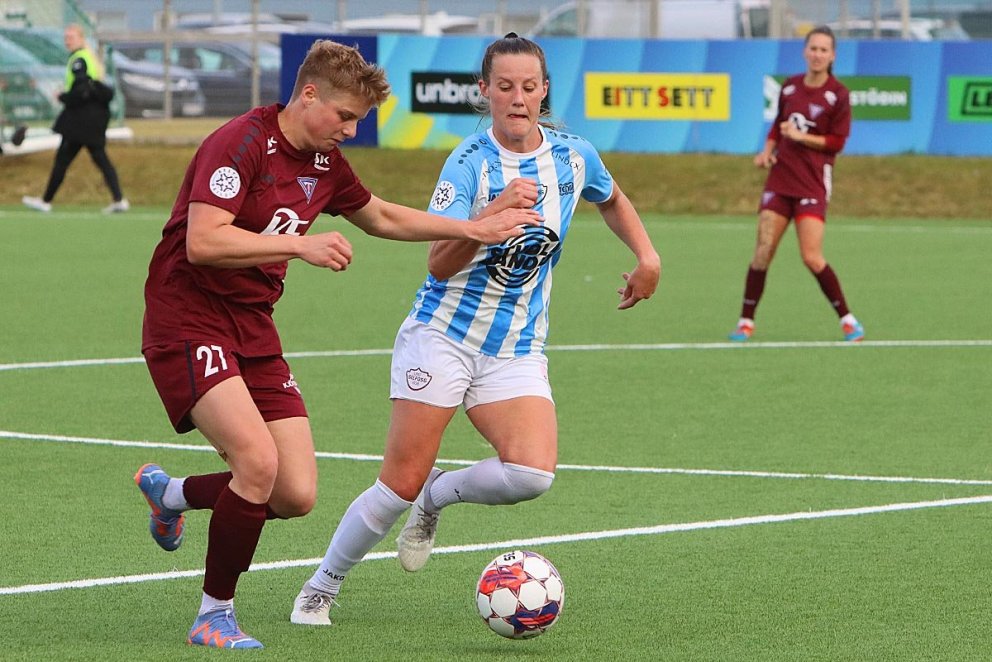 Gwendolyn Mummert leikmaður Tindastóls í barráttunni í gær. Mynd: ÓAB