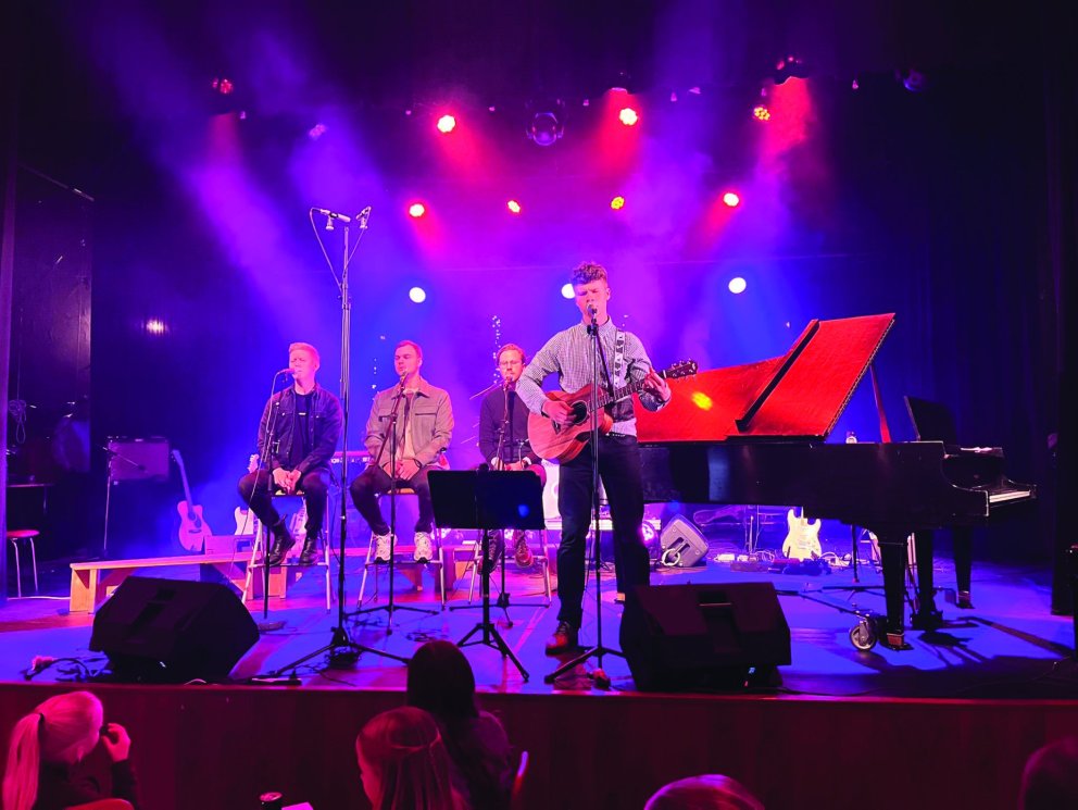 Eitt af tónlistaratriðum kvöldsins. MYNDIR: GUÐRÚN HELGA MAGNÚSDÓTTIR