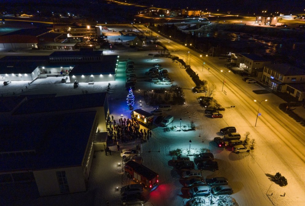 Yfirlitsmynd af svæðinu þar sem aðventugleðin var haldin. Mynd tekin af Róberti Daníel með dróna.