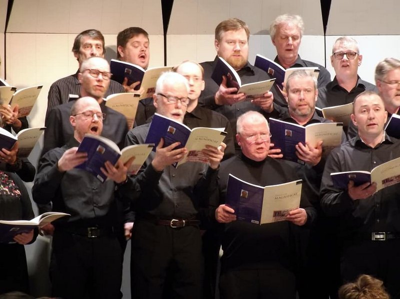 Myndirnar tók sr. Gylfi Jónsson.