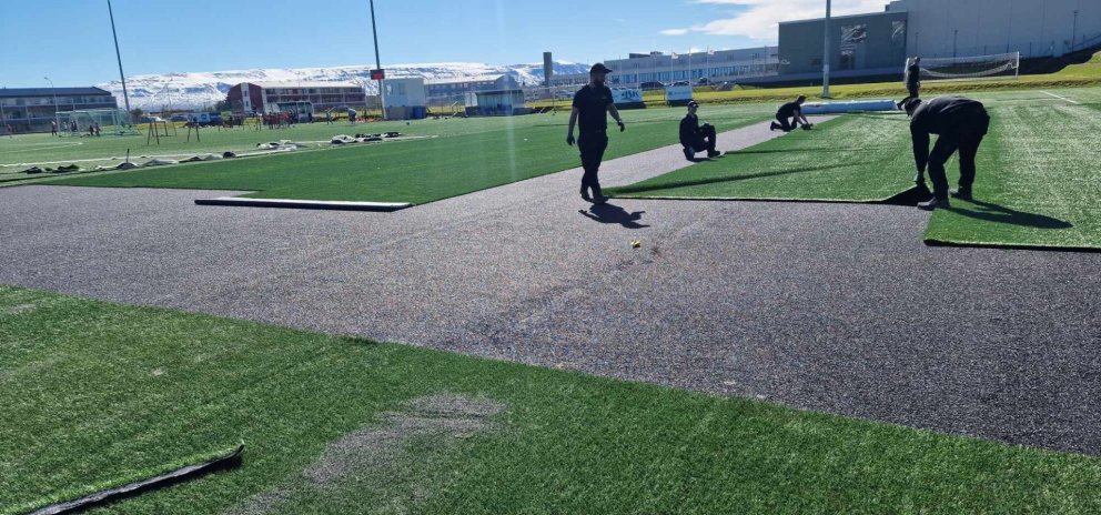 Menn frá Metatron mættu í morgun. MYND ADAM SMÁRI