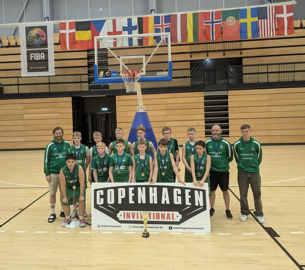 Lið Breiðabliks við verðlaunaafhendingu mótsins. Myndir teknar af Rúnari Sveinssyni.