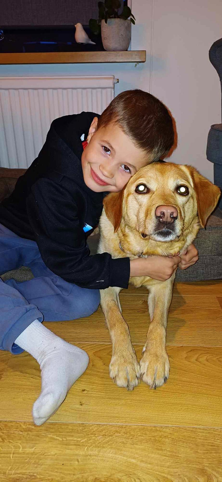 Ómar Þorri Gunnarsson og hundurinn Jaki. Aðsend mynd