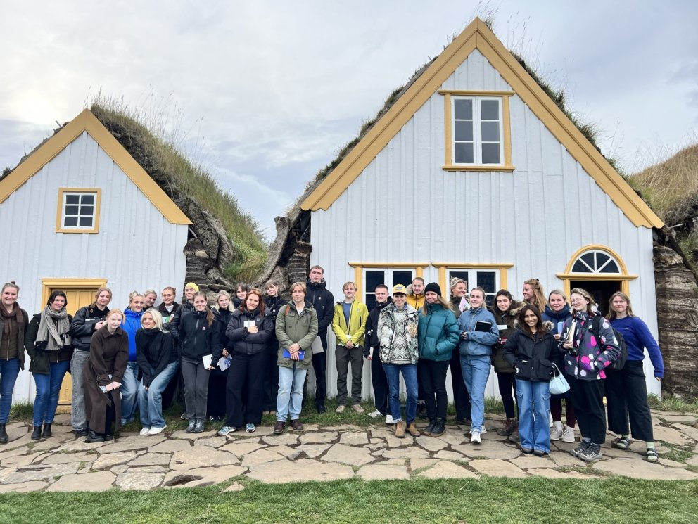 Nemendahópurinn sem heimsótti Fornverkaskólann. Myndir teknar af Facebook-síðu félagsins.