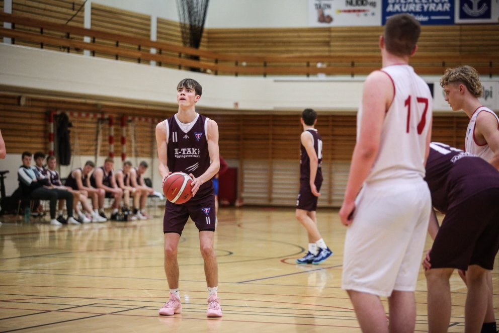 Axel einbeittur á vítalínunni.  MYND: Davíð Már