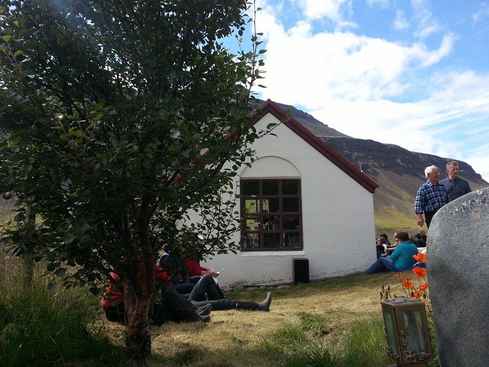 Altaristaflan í Ábæjarkirkju séð utan frá. Mynd:hmj.