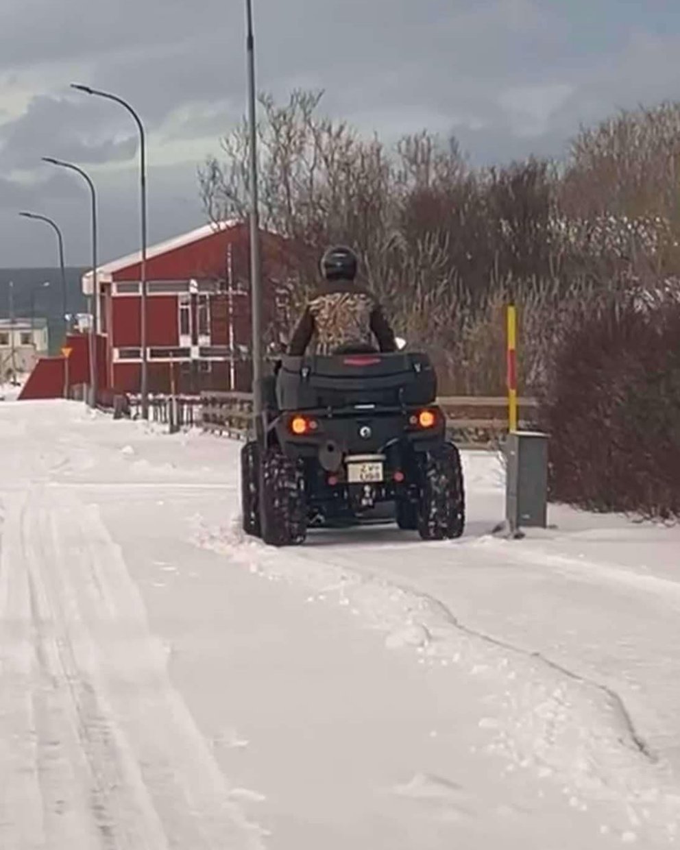 Þröstur á fjórhjólinu sínu. Myndir teknar á Facebook-síðu Skagastrandar.
