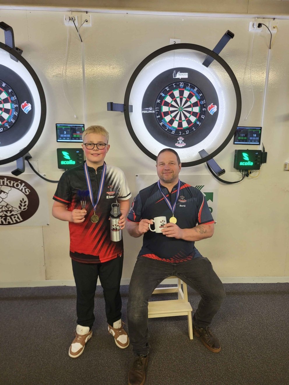 Friðrik Elmar og Albert með verðlaunin. Mynd tekin af Facebook-síðu PKS.