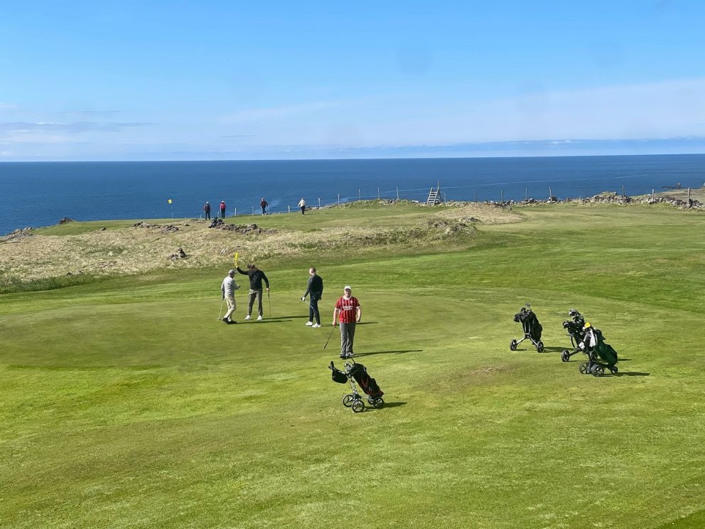 Mynd af golfmótinu á Skagaströnd sem var liður af dagskránni Hetjur hafsins hátíðinni sem verður á Skagaströnd um helgina. MYND HETJUR HAFSINS