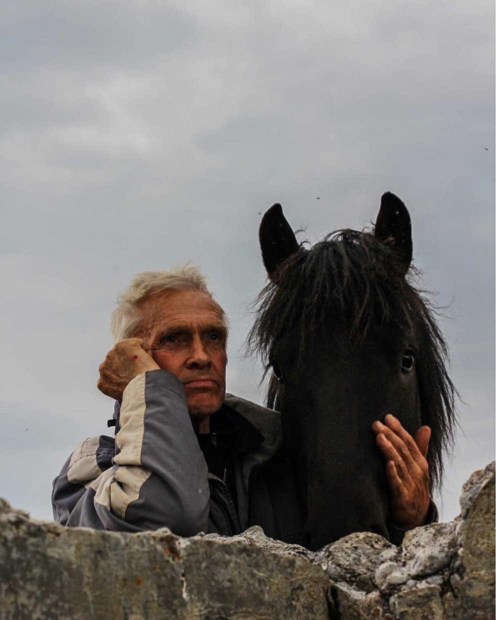 Sæmi hugsar málið í Silfrastaðarétt. Mynd: Jóndís Inga