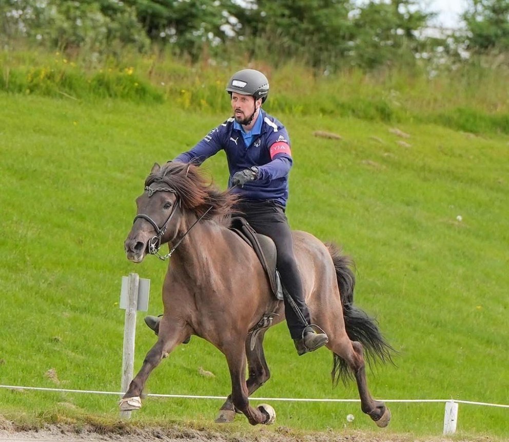 Daníel og Kló á flugskeiði. Mynd: Jón Björnsson.