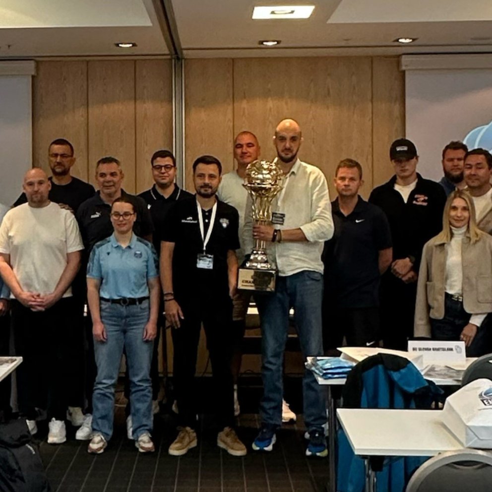 Dagur Þór ásamt tæknifundar fólki. Mynd: @enbleague