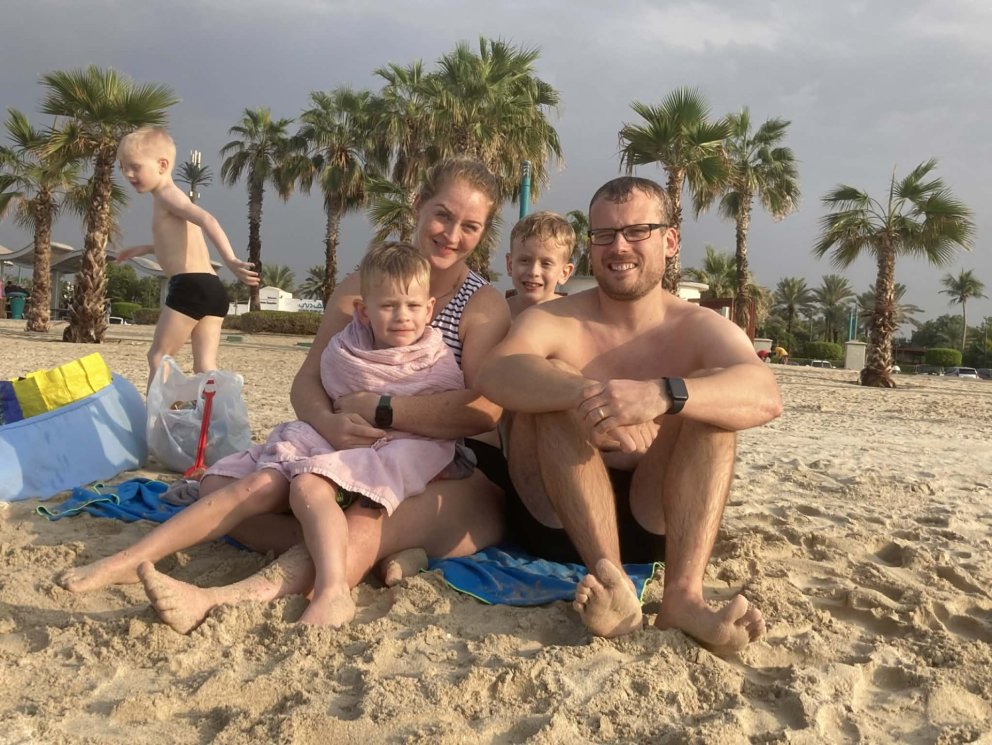 Fjölskyldan á ströndinni.    MYNDIR AÐSENDAR