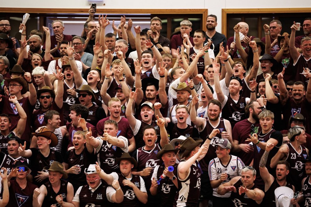 Alvöru stuðningsmenn. Mynd: Davíð Már.