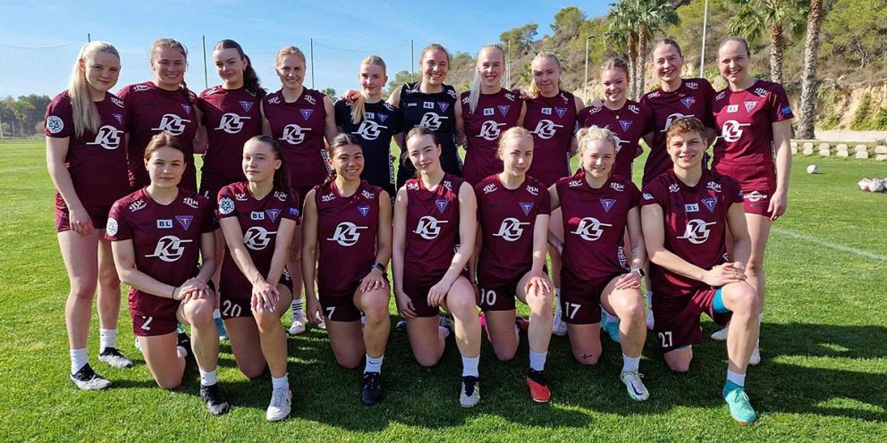 Stólastúlkur í sólskinsskapi. MYNDIR: ADAM SMÁRI