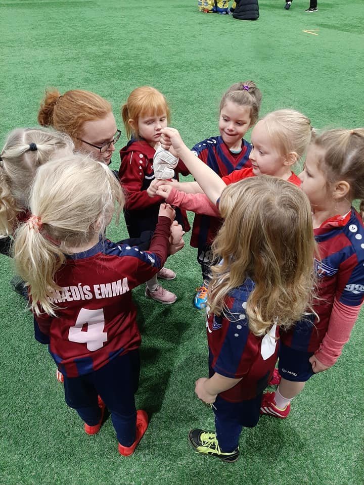 8.fl. kvenna fyrir innbyrðis leik þeirra á laugardaginn. MYND: Sunna Gylfadóttir