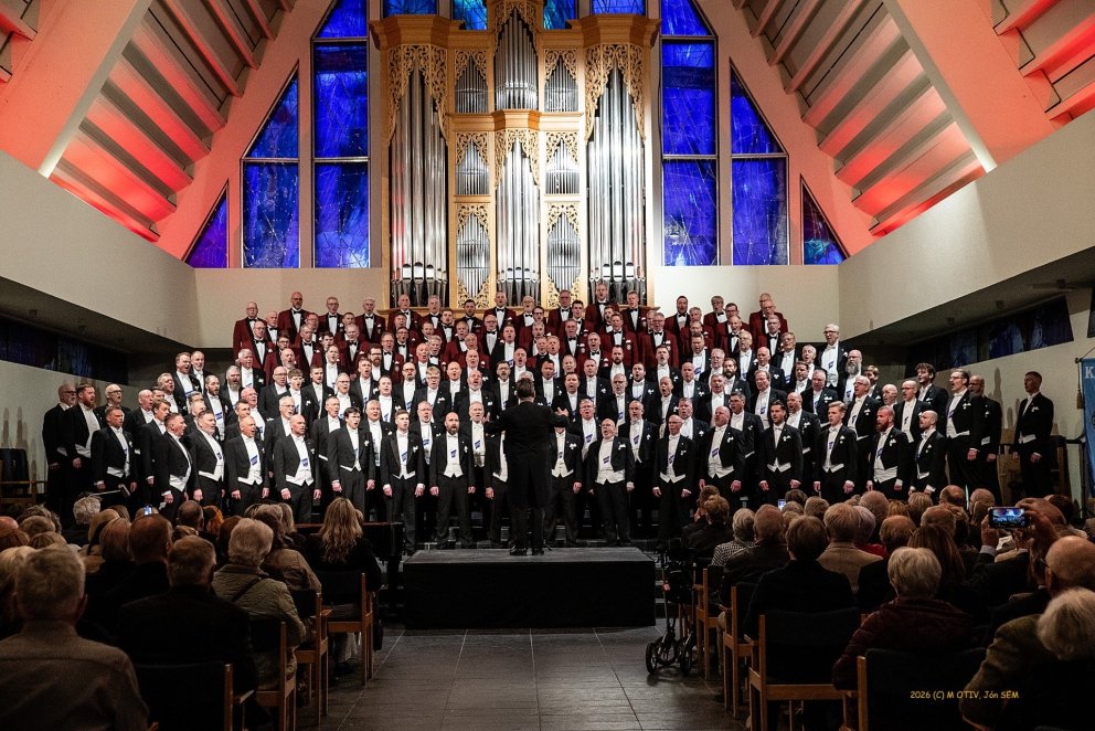 Heimir og karlakór Reykjavíkur sameinaðir í Langholtskirkju. Mynd: Jón Svavarsson.