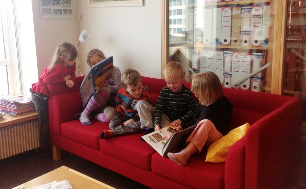 Börn skemmta sér vel á Héraðsbókasafni A-Hún. Mynd/Héraðsbókasafni A-Hún á Facebook.
