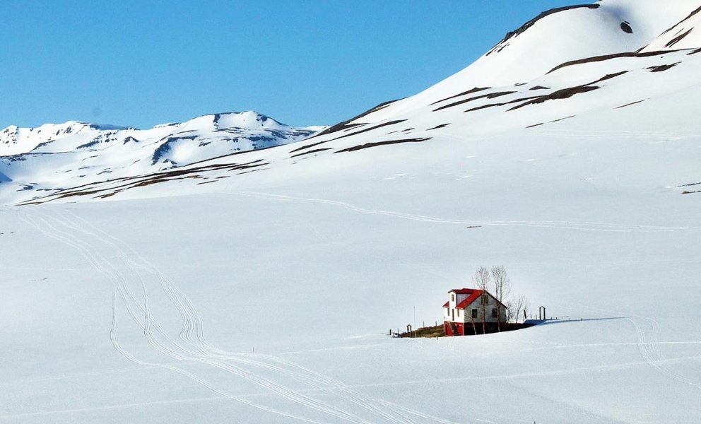 Bærinn Hvammur eins og vin í eyðimörkinni. MYNDIR: ÓAB