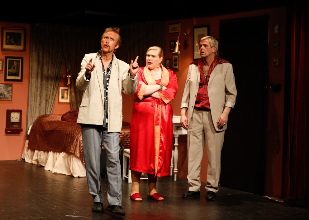 Þrír af þeim sex leikurum sem taka þátt í uppsetningunni. Mynd: Gunnhildur Gísladóttir.