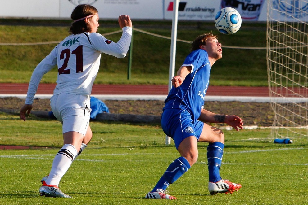 Vilhjálmur Kaldal Sigurðsson sækir að varnarmanni Dalvíkur/Reynis.  MYND: ÓAB
