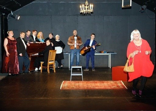 Leikarar í hlutverkum sínum í gamanleiknum Á svið. Myndir Gunnhildur Gísladóttir.