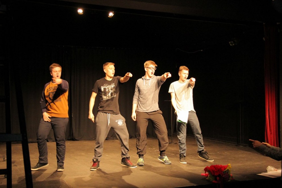 Á tjá og tundri frumsýnt fyrir fullum sal