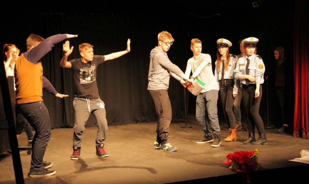 Á tjá og tundri frumsýnt á fjölum Bifrastar